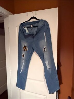 VENUS Light Blue Distressed Jeans with Leopard Patch Details